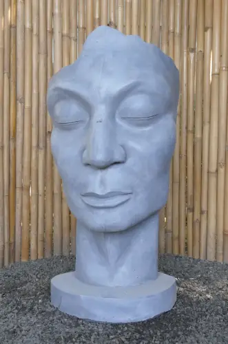 Product image of the product “Aras - Face looking to the right, 120 cm H | cast stone ”
